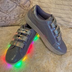 Girl’s Light up sparkle Shoes, cat ears, only used indoors
